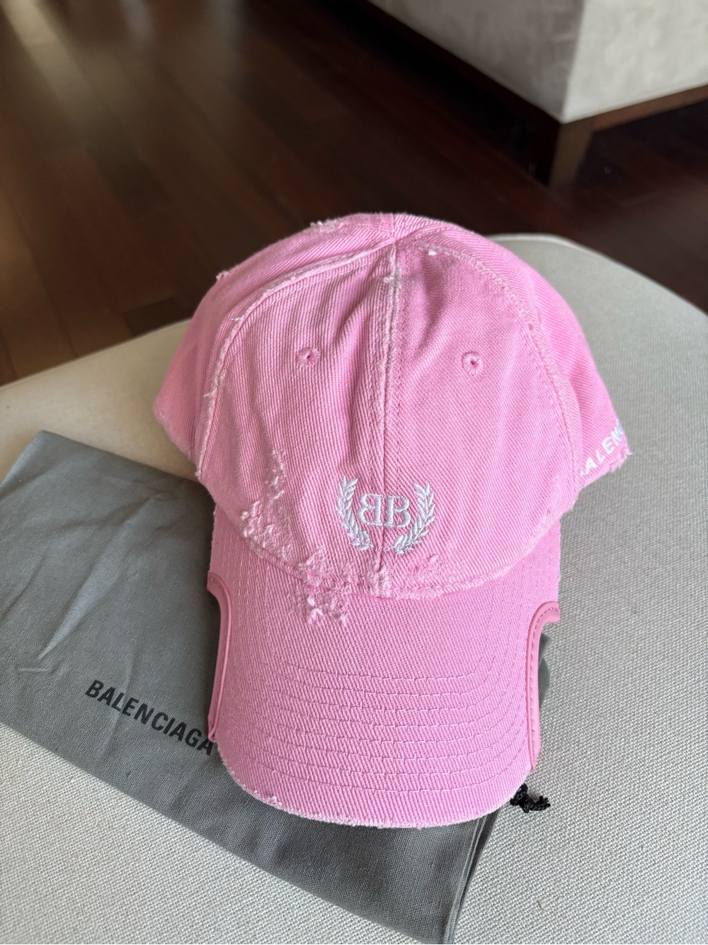 Balenciaga Unisex Laurel Baseball Cap Distressed Baby Pink Logo One Size - Picture 3 of 14